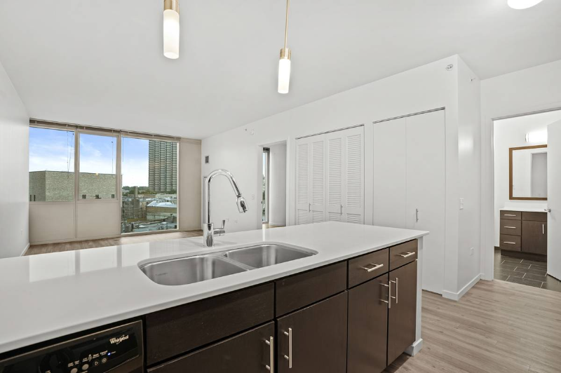 3768 N Halsted St - Photo 6 of 15