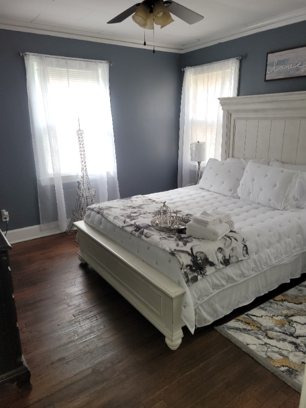 718 Mckewn St - Photo 2 of 18