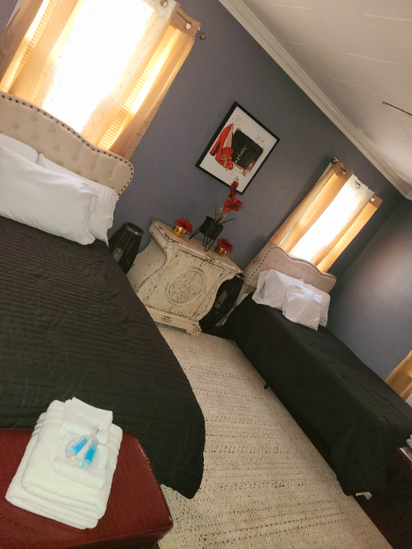 718 Mckewn St - Photo 4 of 18