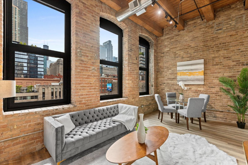 143 W Ohio St - Photo 4 of 16