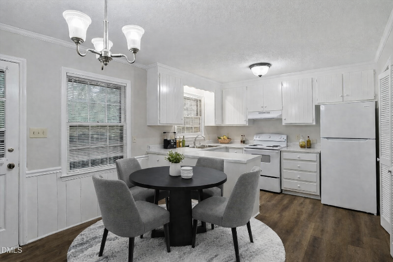 5208 Windwood Ct - Photo 3 of 15