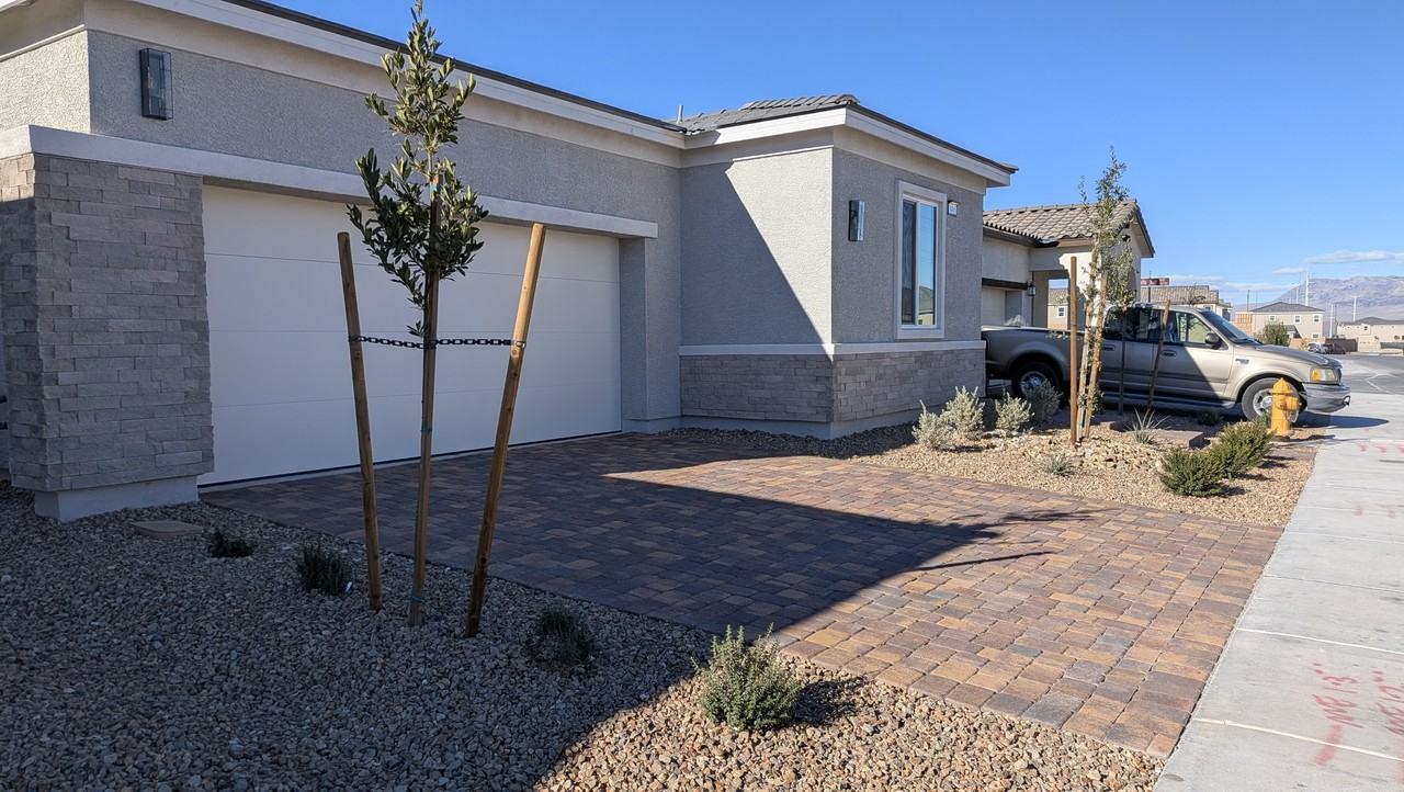 8465 Vanhoy Creek Street - Photo 2 of 10