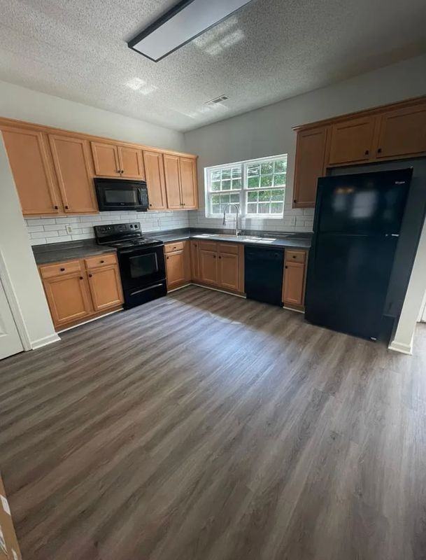 8490 Oakley Cir - Photo 4 of 19