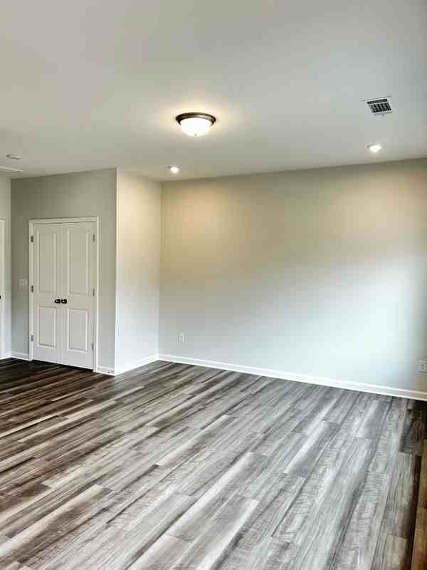 709 Payton Ln - Photo 2 of 29