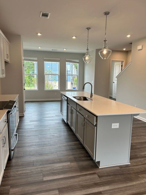 709 Payton Ln - Photo 3 of 29