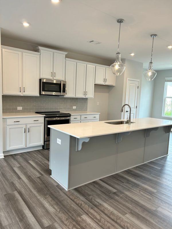 709 Payton Ln - Photo 4 of 29