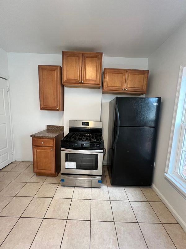 323 Collins Ave - Photo 5 of 19