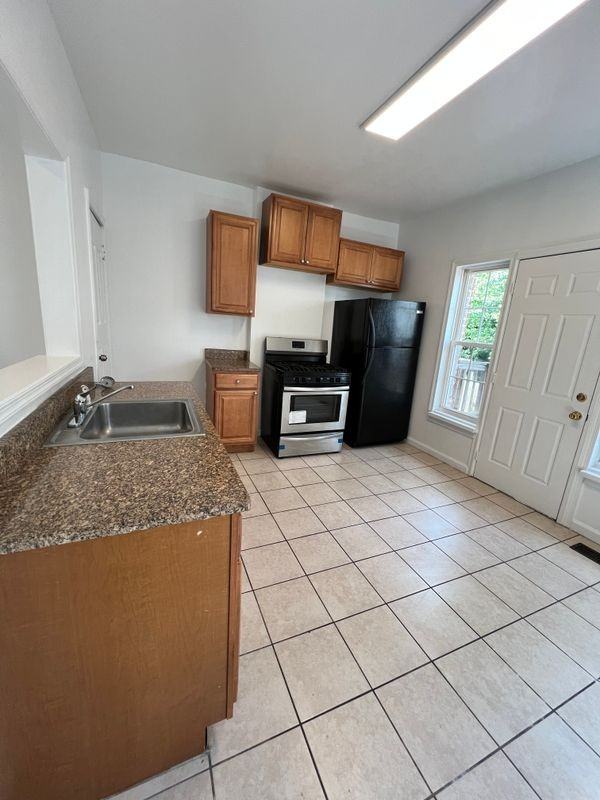 323 Collins Ave - Photo 6 of 19