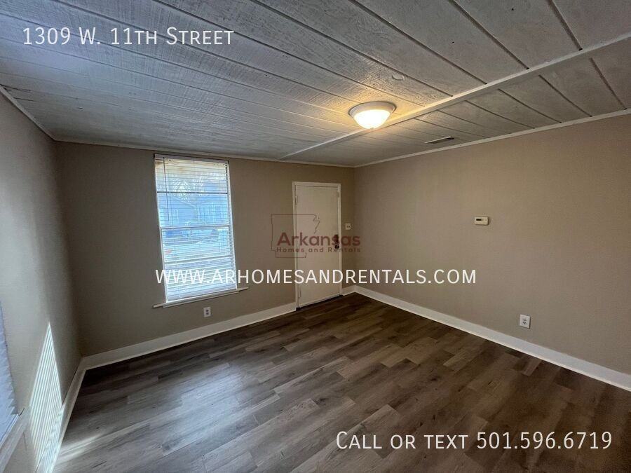 1309 W 11th St - Photo 2 of 10