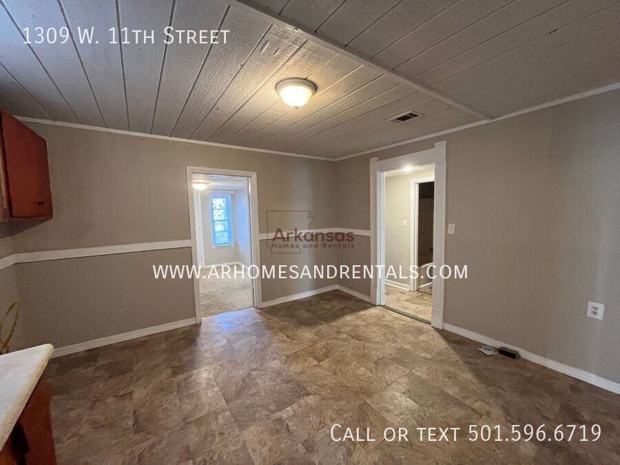 1309 W 11th St - Photo 4 of 10