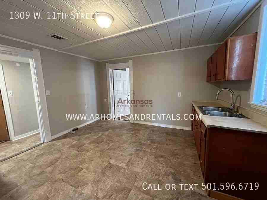 1309 W 11th St - Photo 5 of 10