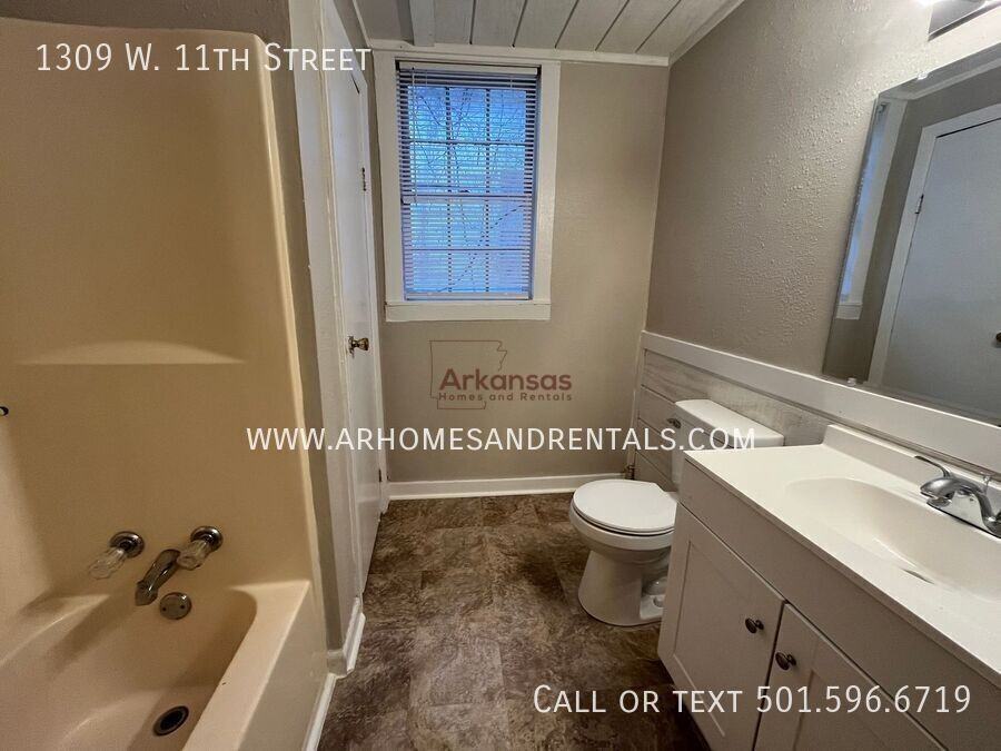 1309 W 11th St - Photo 7 of 10