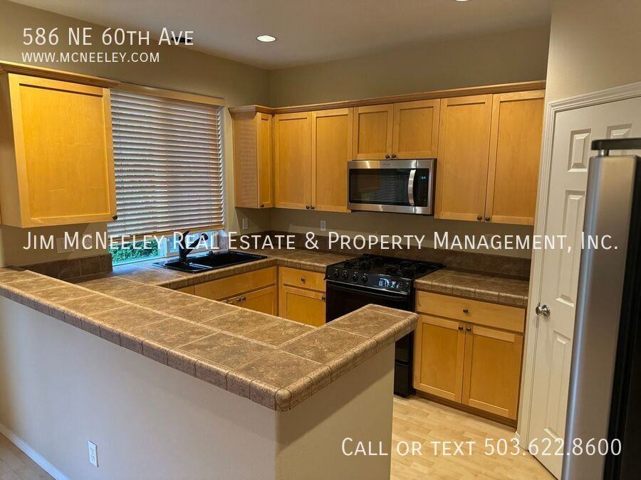 586 Ne 60th Ave - Photo 3 of 20