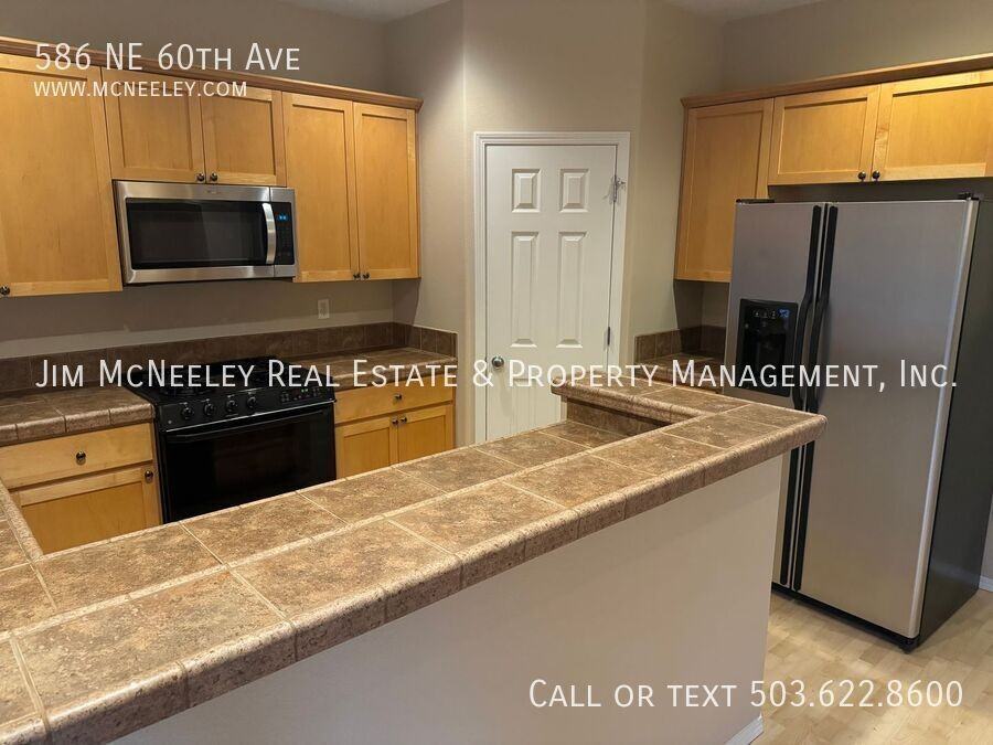 586 Ne 60th Ave - Photo 5 of 20