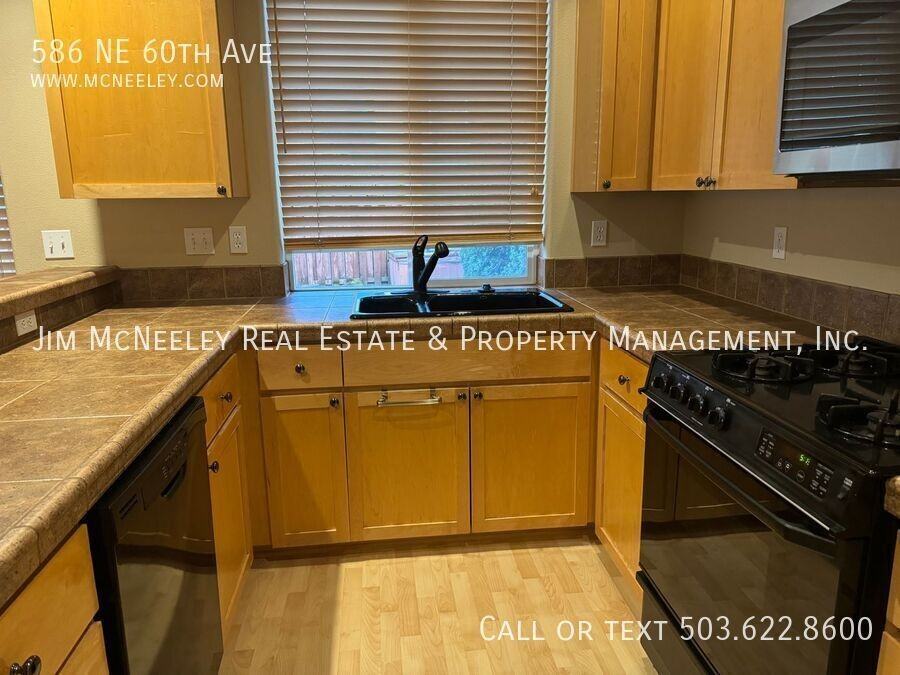 586 Ne 60th Ave - Photo 6 of 20