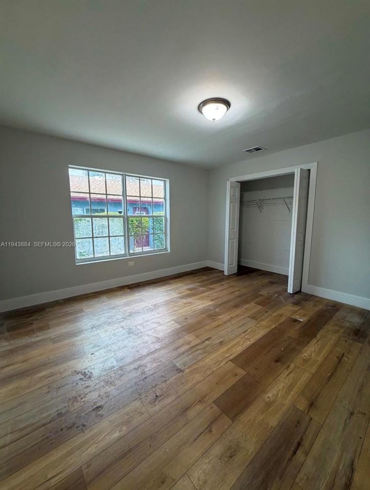 Genesis #706S - Photo 3 of 12