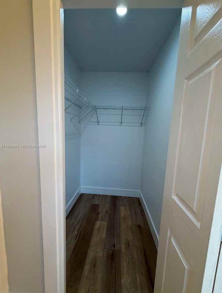 Genesis #706S - Photo 7 of 12