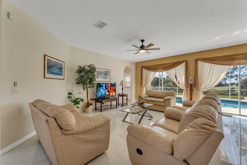 127 N Hampton Dr #127 - Photo 7 of 45