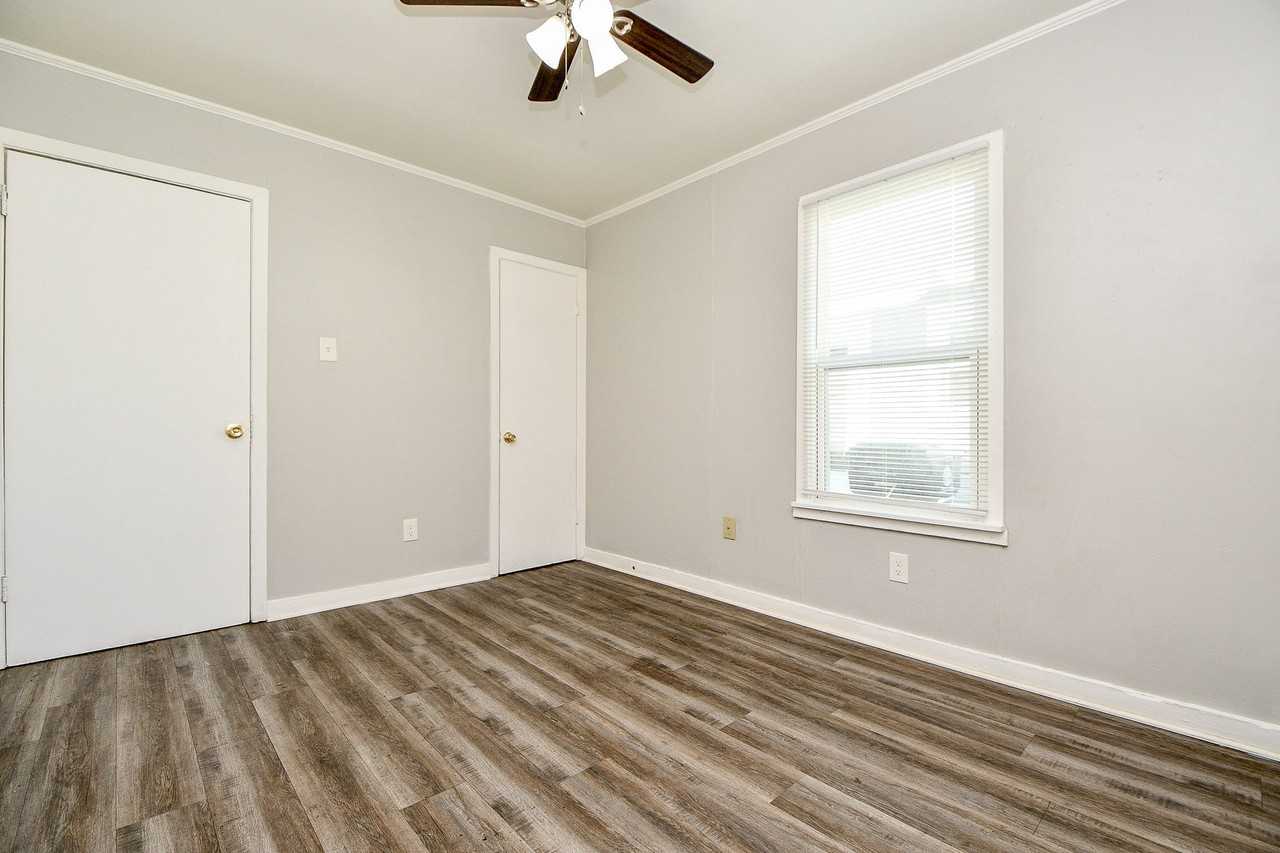 5000 Noble St #5000-6 - Photo 5 of 21