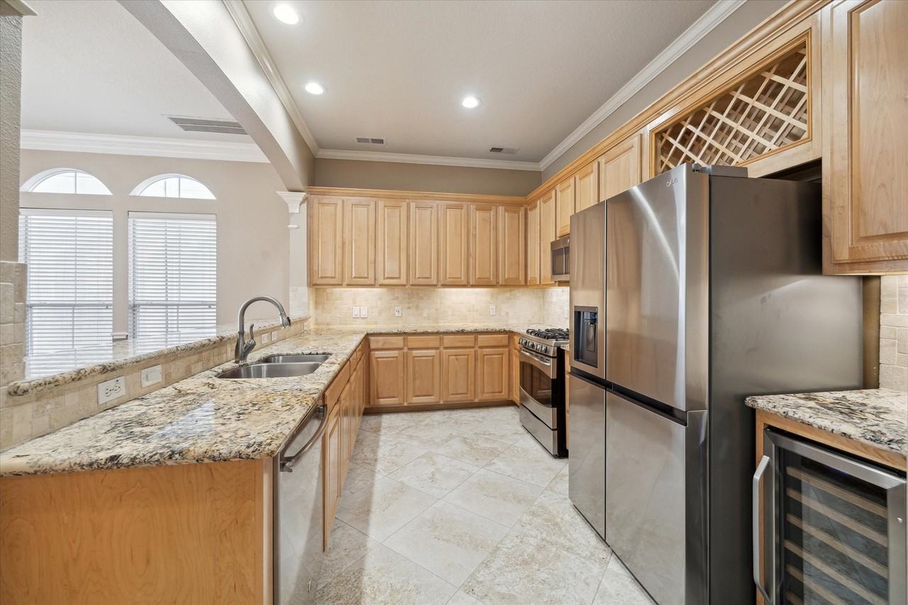 5413 Lillian St #5413 - Photo 3 of 12