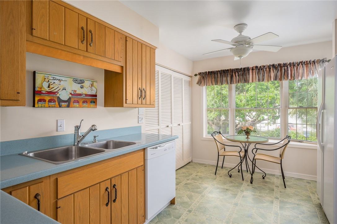 101 E Park Shores Cir #1012W - Photo 6 of 35