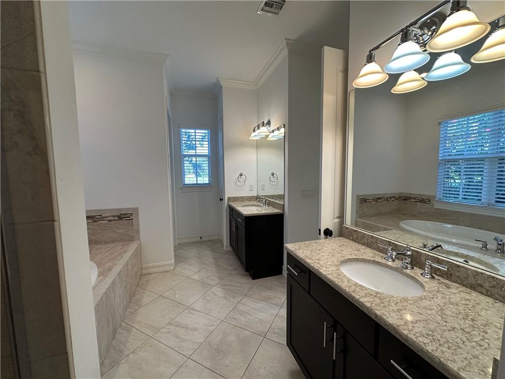 6430 Montserrat Dr #6430 - Photo 4 of 33