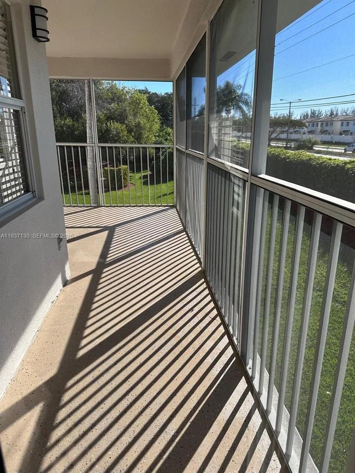 2246 Se 27th Dr #2246204D - Photo 3 of 34