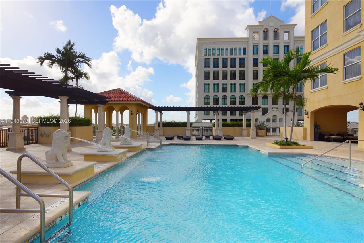 1607 Ponce De Leon Blvd #160714E - Photo 5 of 24