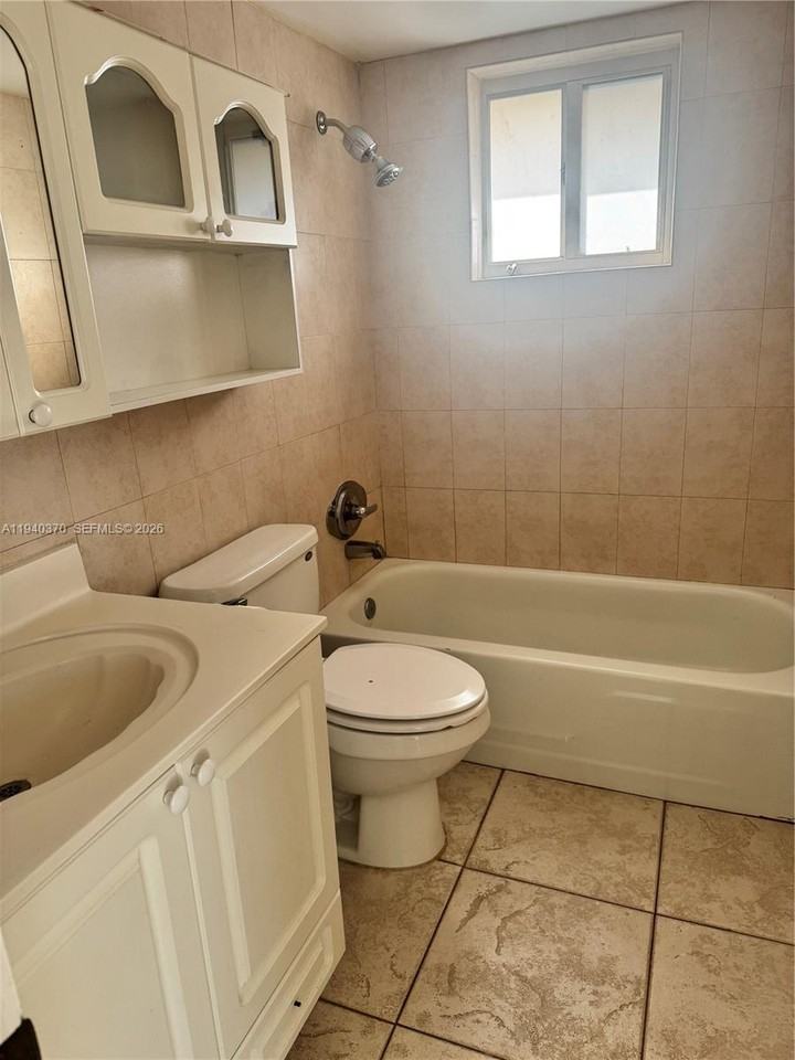 7910 Taft St #7910-309 - Photo 2 of 10