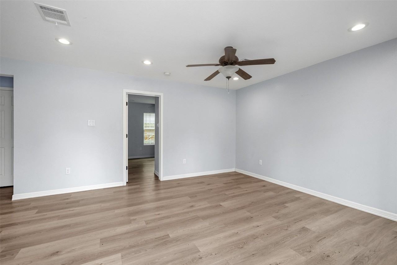 8595 Parkway Dr #8595B - Photo 2 of 23