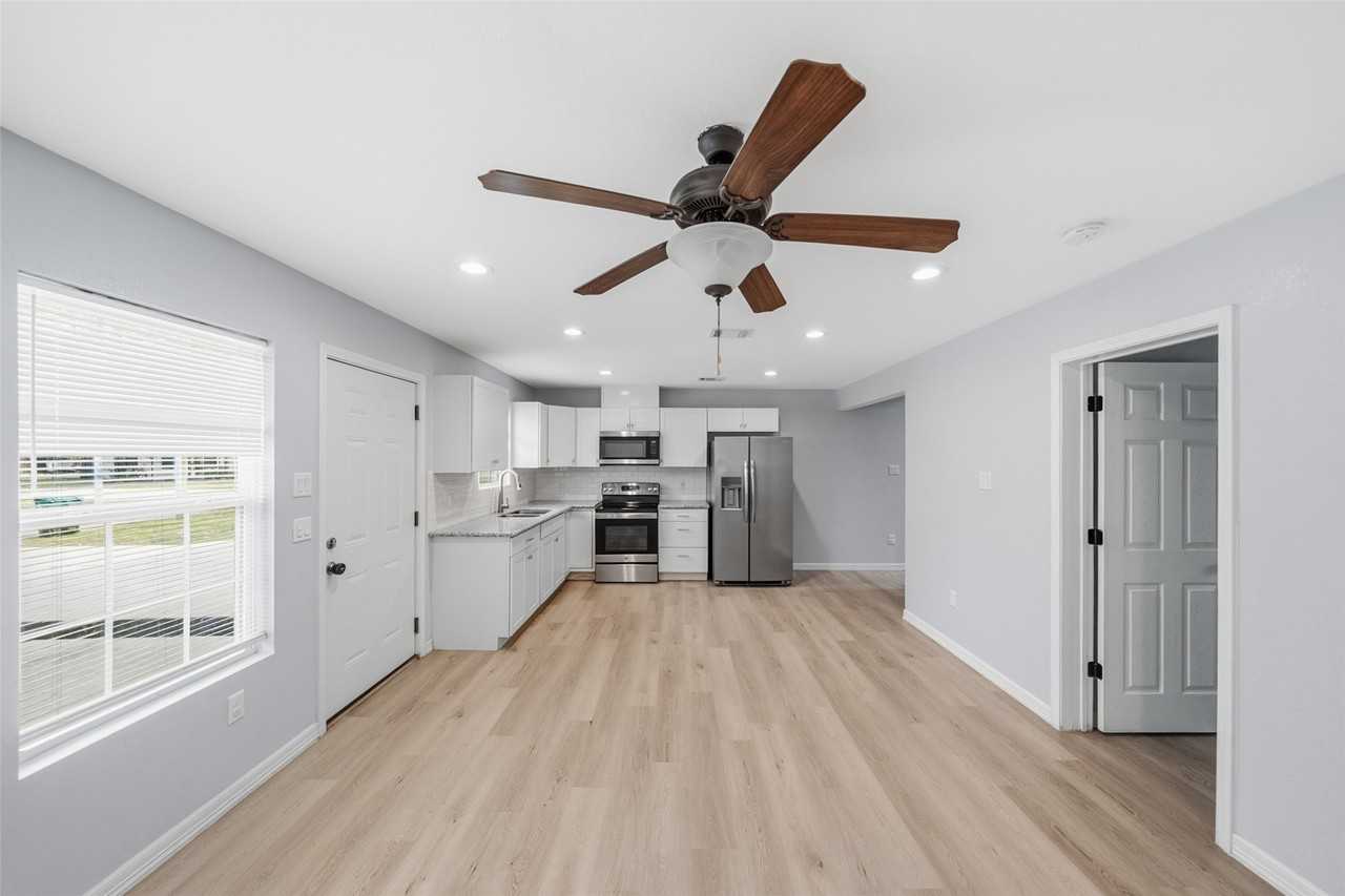 8595 Parkway Dr #8595B - Photo 3 of 23