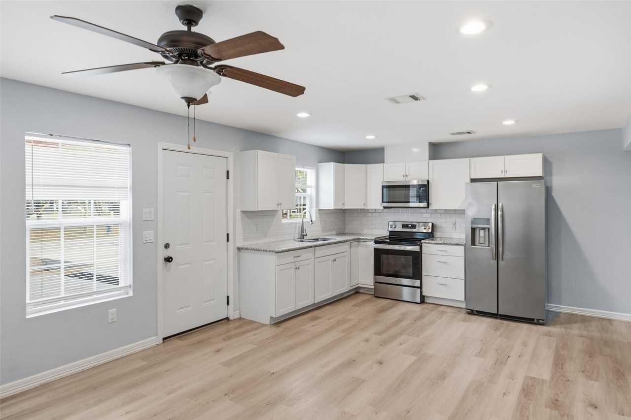 8595 Parkway Dr #8595B - Photo 4 of 23