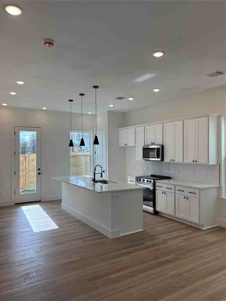 1464 Ferguson Way #1464A - Photo 2 of 9