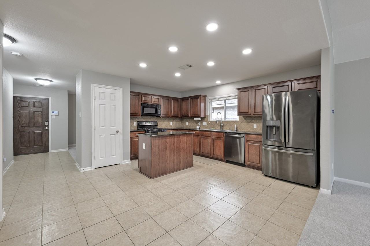 21110 Machall Manor Ct #21110 - Photo 5 of 16