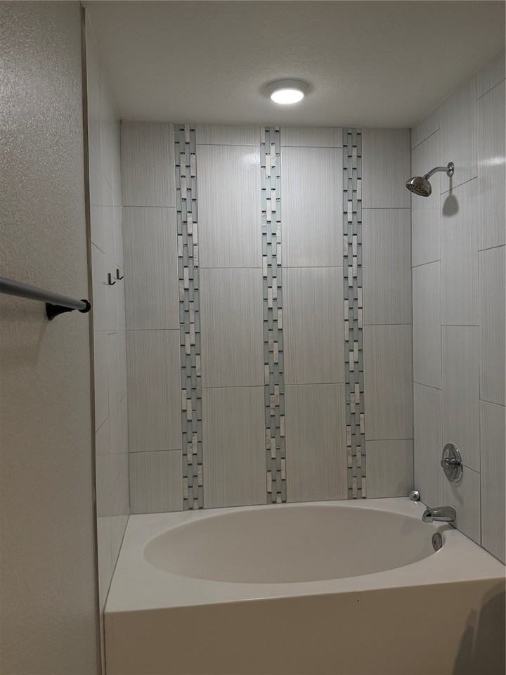 11915 Hendon Ln #11915 - Photo 4 of 13