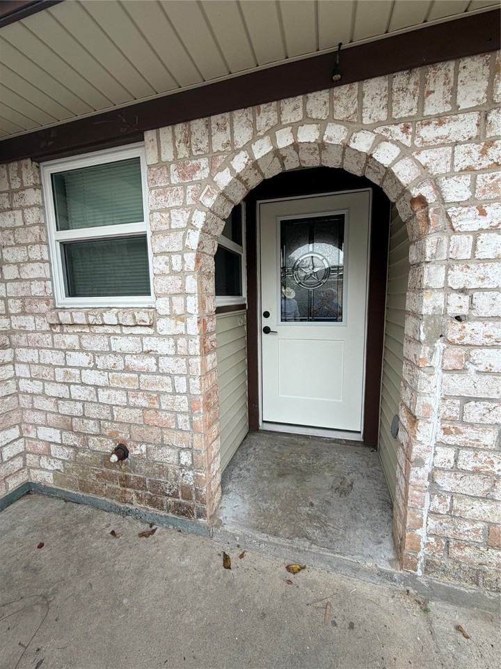 11915 Hendon Ln #11915 - Photo 7 of 13