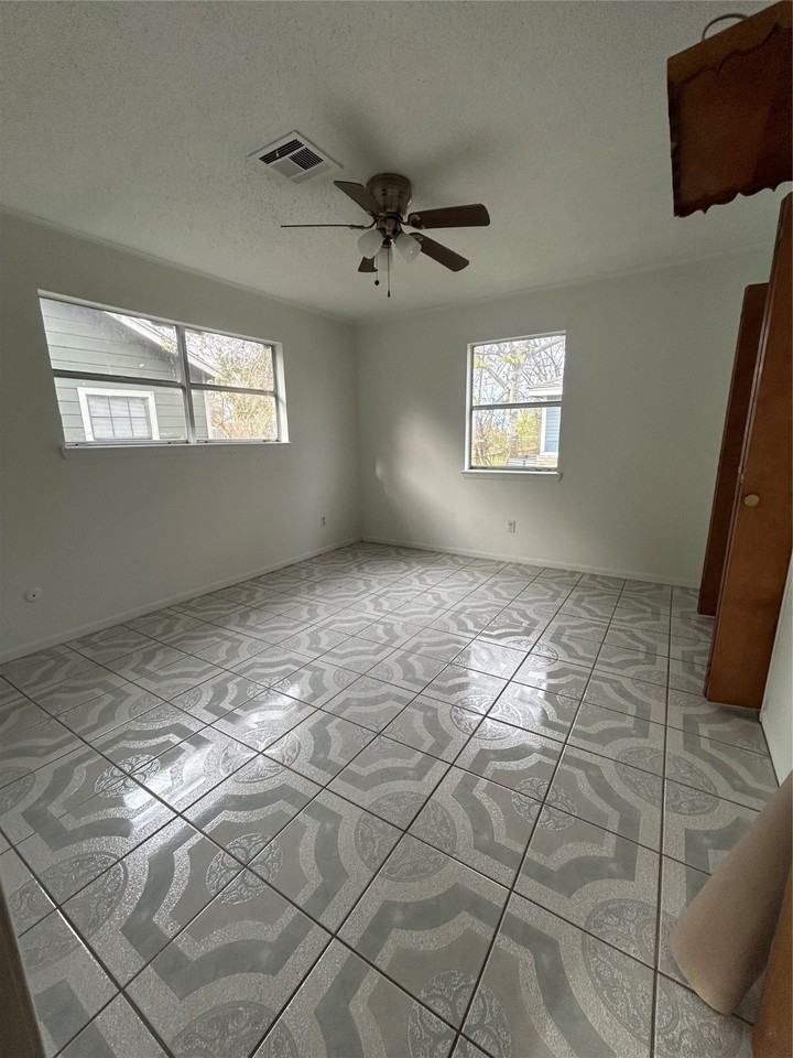 1710 N Avenue H #1710 - Photo 4 of 17