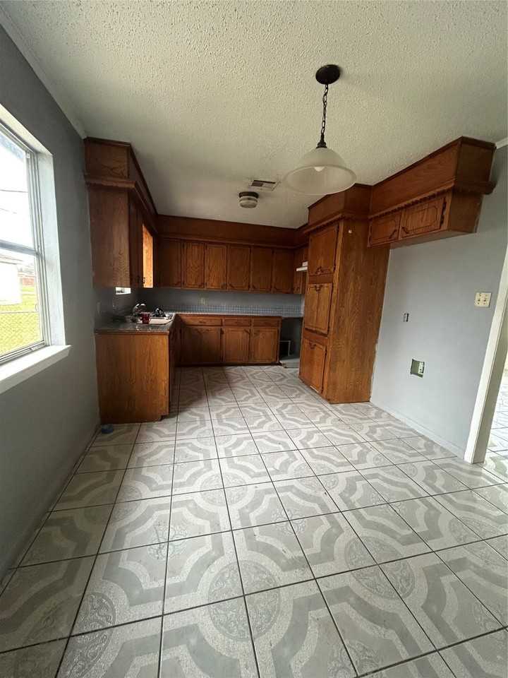 1710 N Avenue H #1710 - Photo 6 of 17