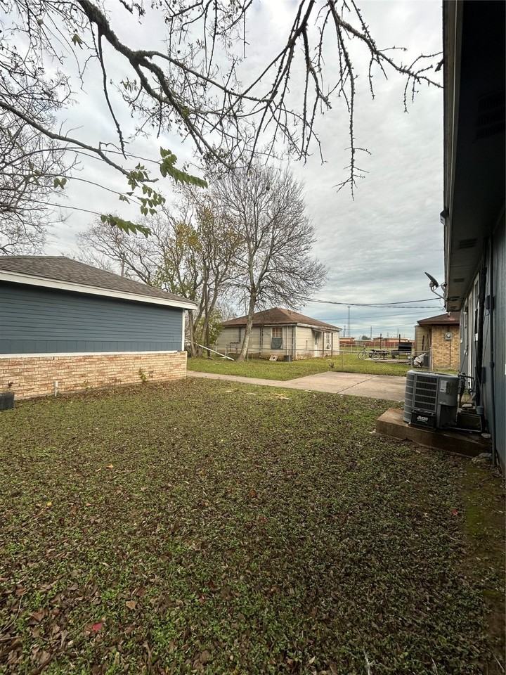 1710 N Avenue H #1710 - Photo 7 of 17