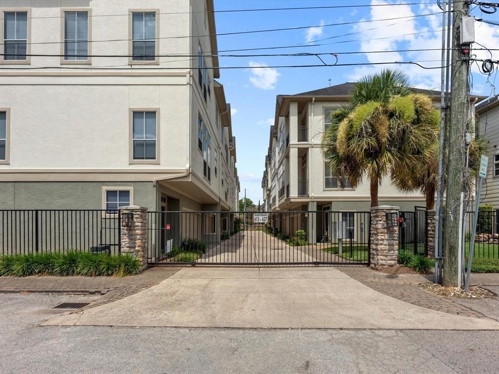 625 Hartman St #625 - Photo 3 of 34