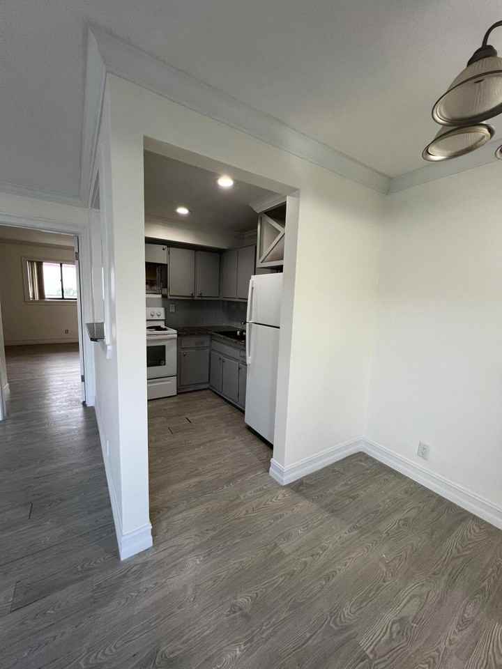 131 Shore Ct #131C4 - Photo 2 of 22