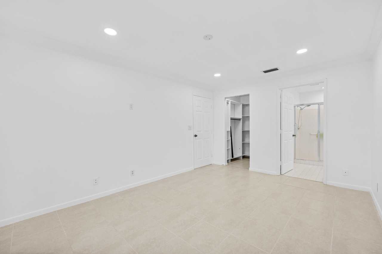 8888 Sunscape Ln #8888 - Photo 2 of 35