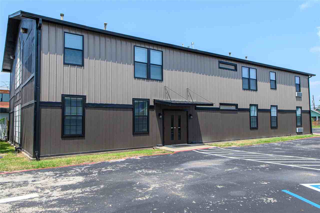 4705 Lyons Ave #4705-2 - Photo 2 of 15