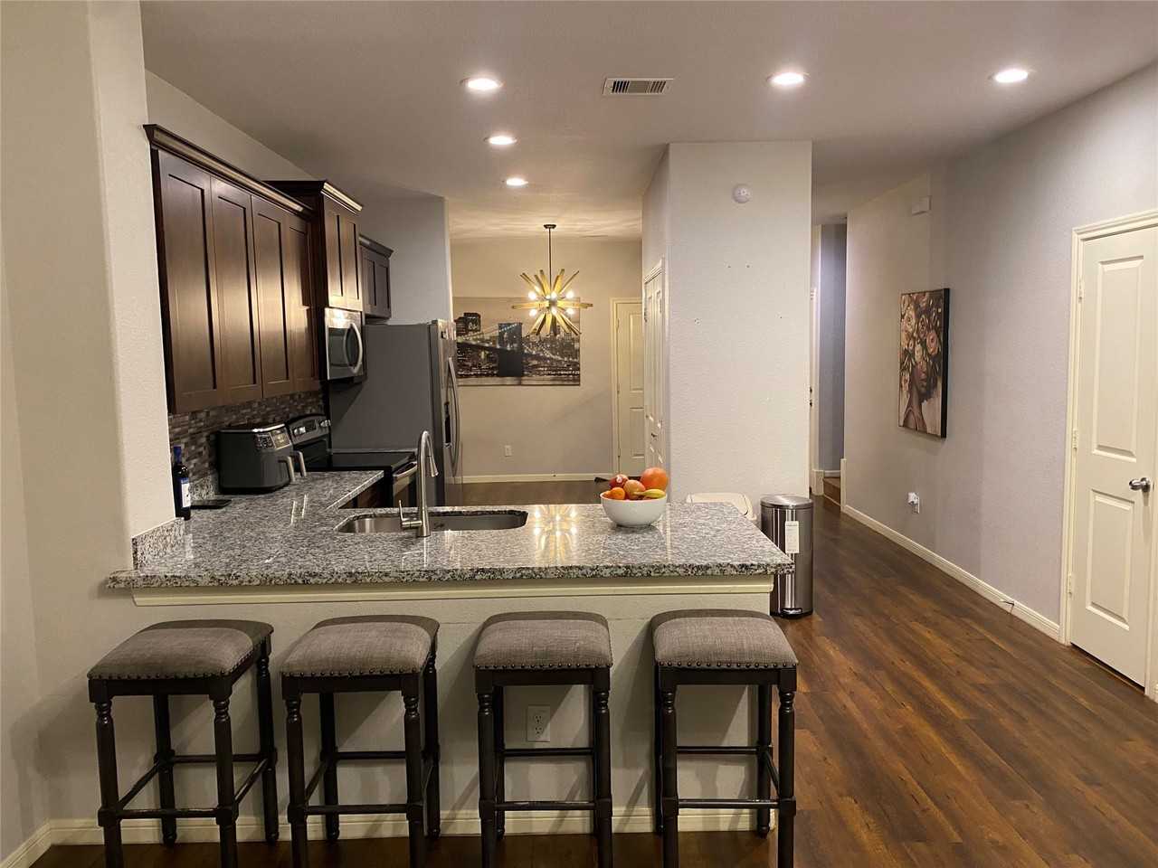 6513 Knox St #6513 - Photo 3 of 10