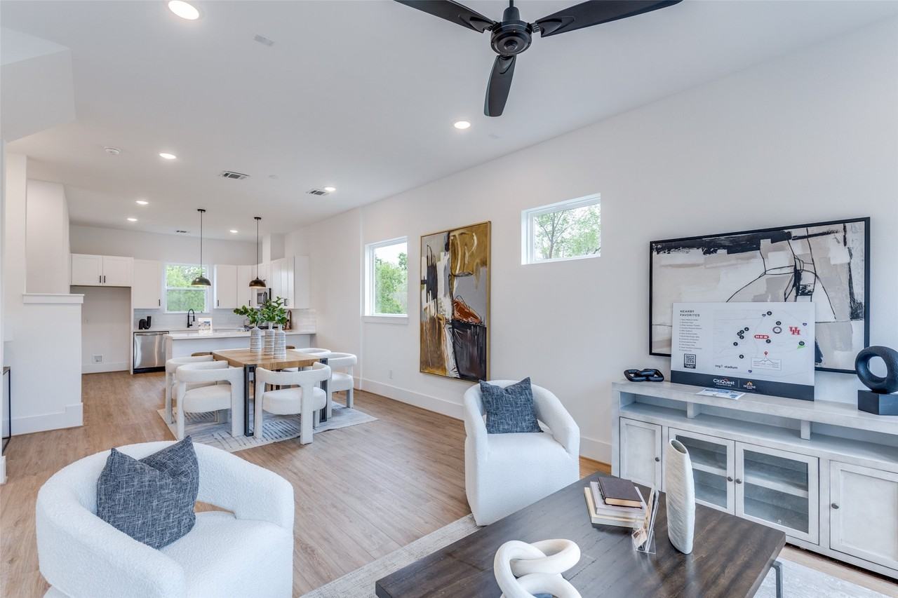 3415 Yellowstone Blvd #3415 - Photo 7 of 12