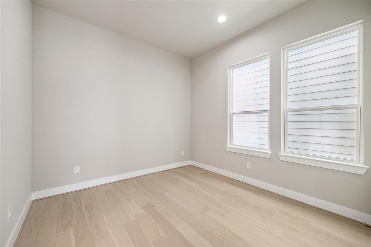 Mansfield St #5819 - Photo 3 of 10