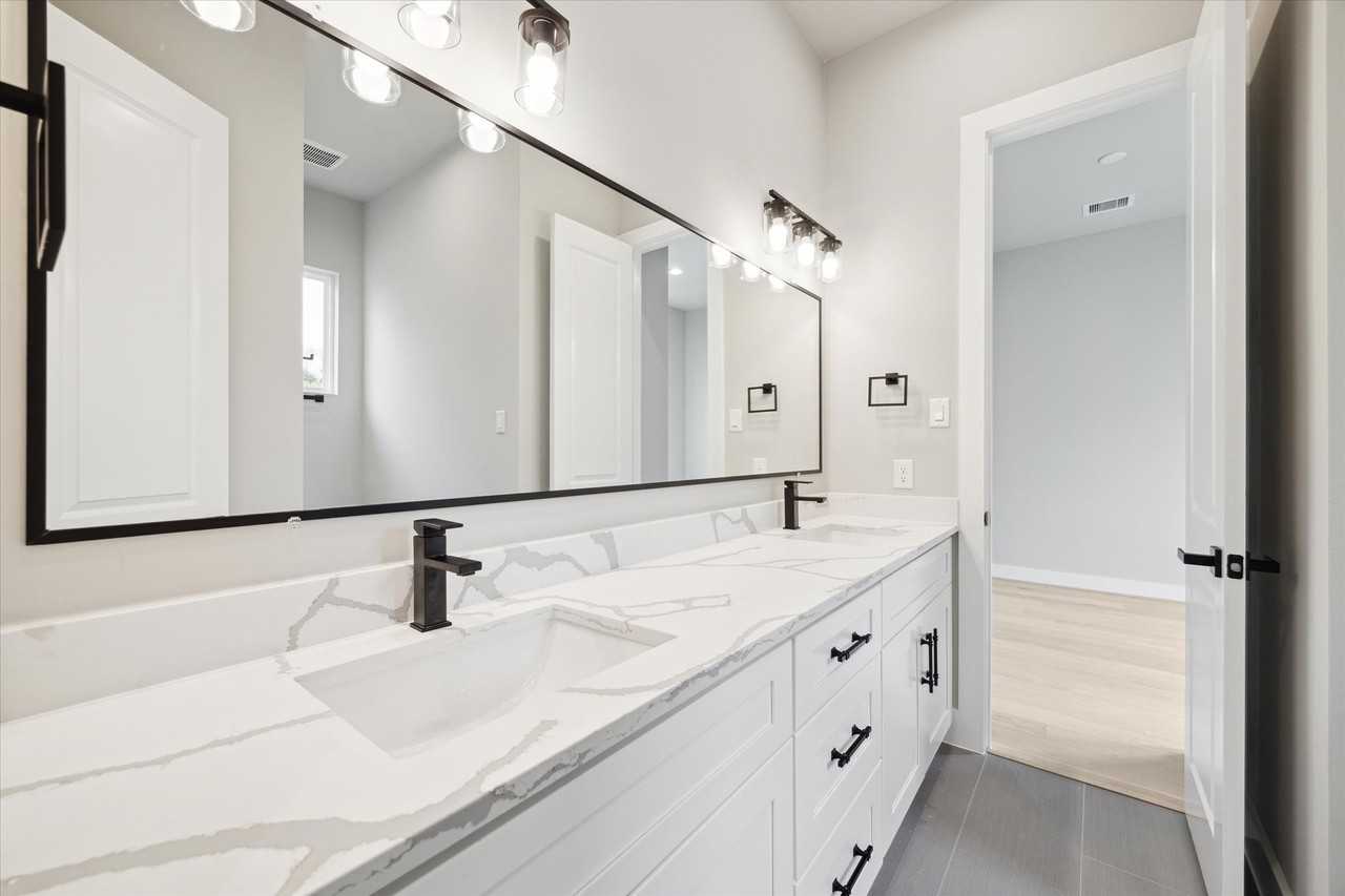 Mansfield St #5819 - Photo 4 of 10