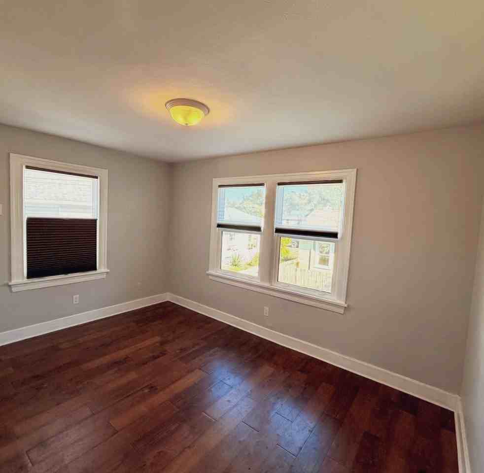 620 15th St N #2UPPER - Photo 6 of 7