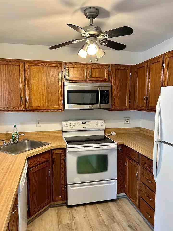 85 N Main St #99 - Photo 5 of 10