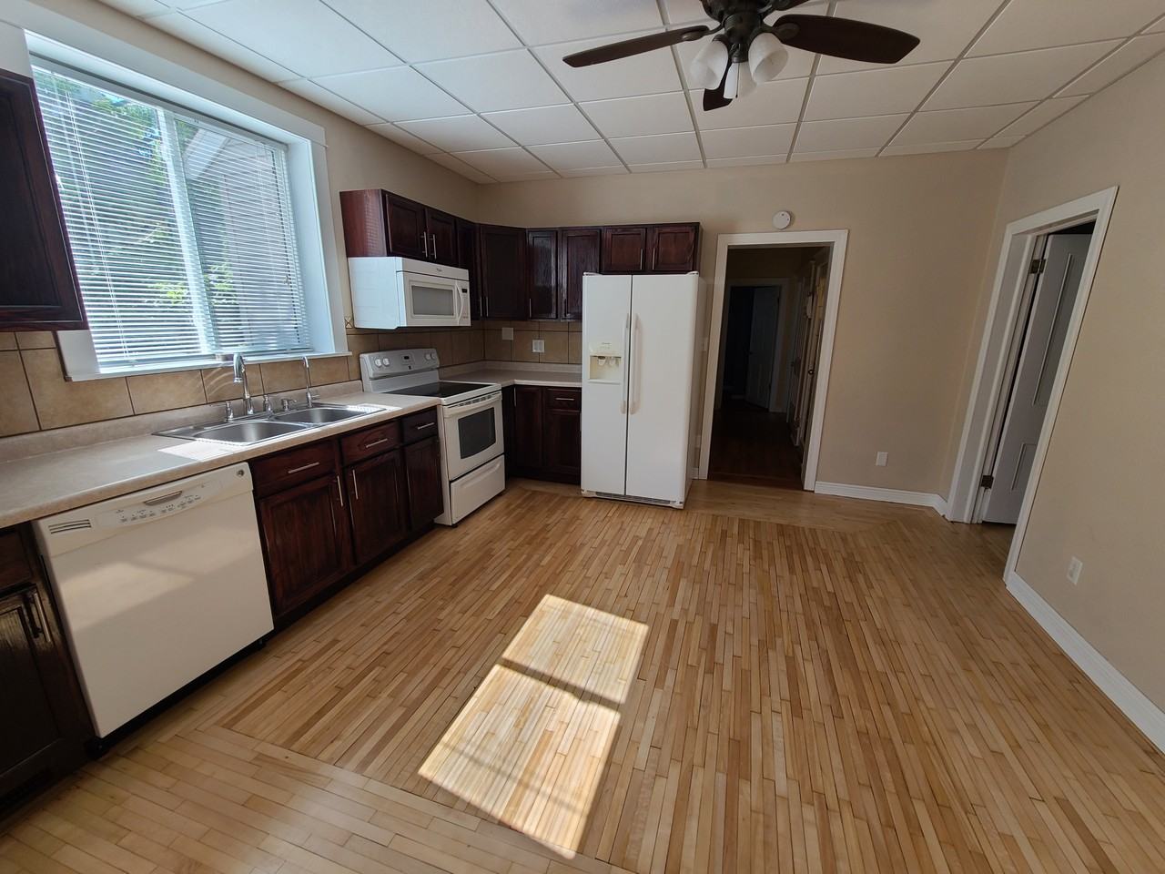 76 8th St - Photo 2 of 11